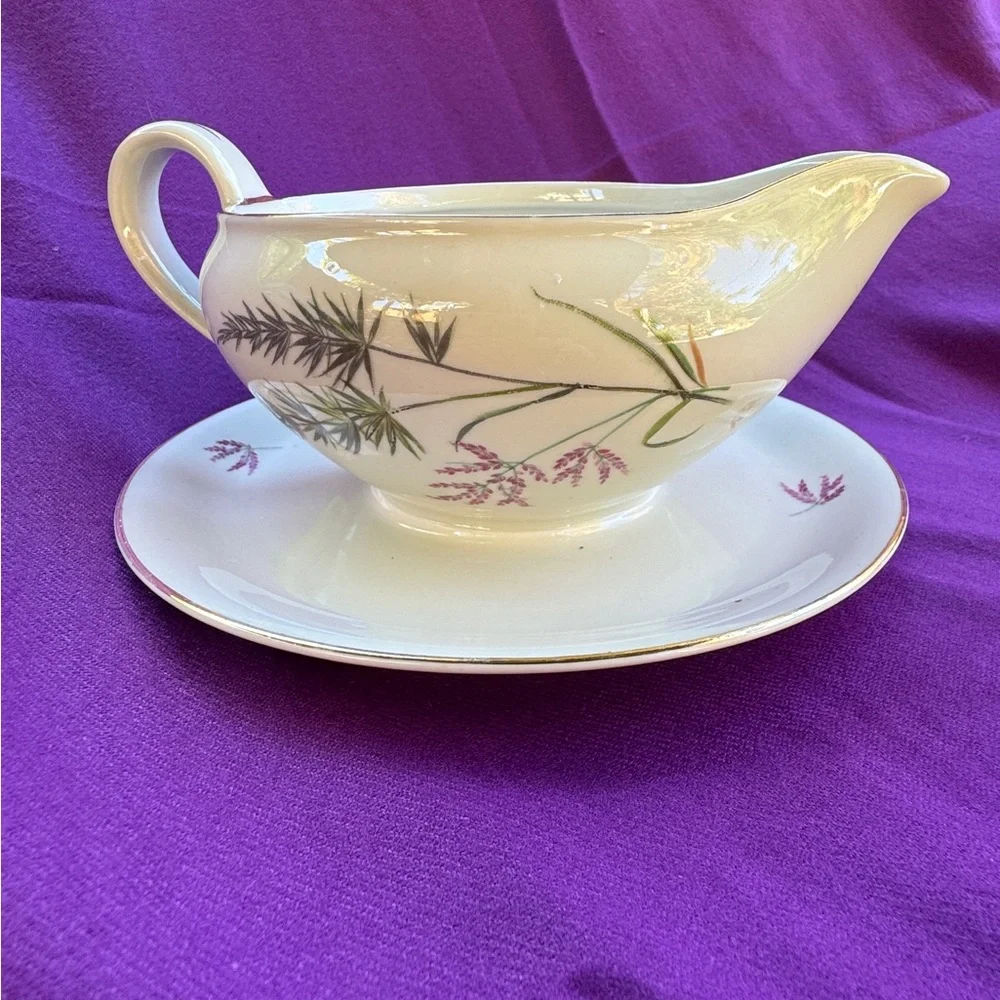 Rare Vintage Heinrich Bavaria “Sommer” Gravy Boat with Gold Trim (Discontinued)